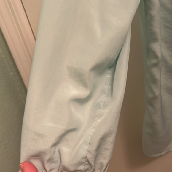 Francesca’s mint green blouse - Picture 4 of 4